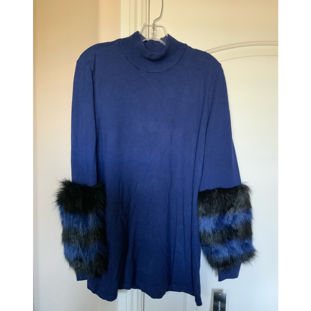 Alfani long sleeved sweater. Not worn.